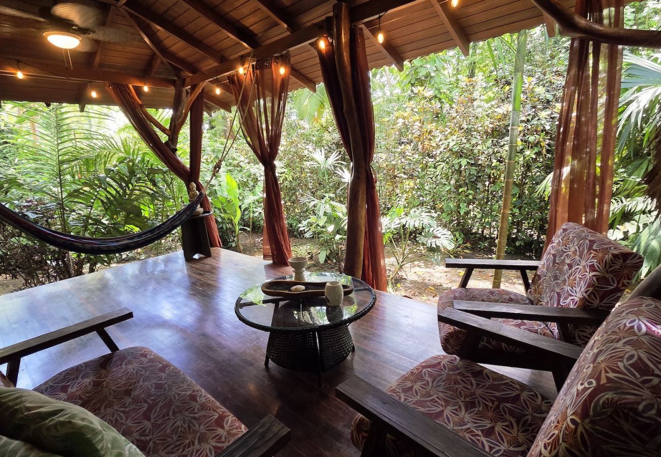 Casa en Playa Chiquita - Tin Roof- Romantic Jungle House with AC steps to Playa Chiquita