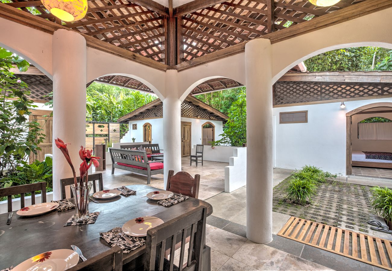Casa en Playa Chiquita - Compass Rose