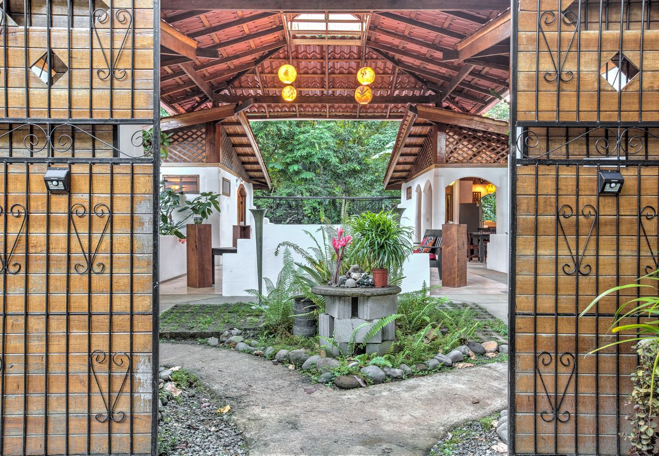Casa en Playa Chiquita - Compass Rose