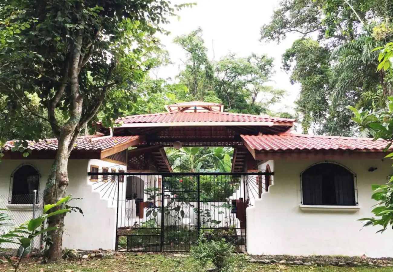 Casa en Playa Chiquita - Compass Rose