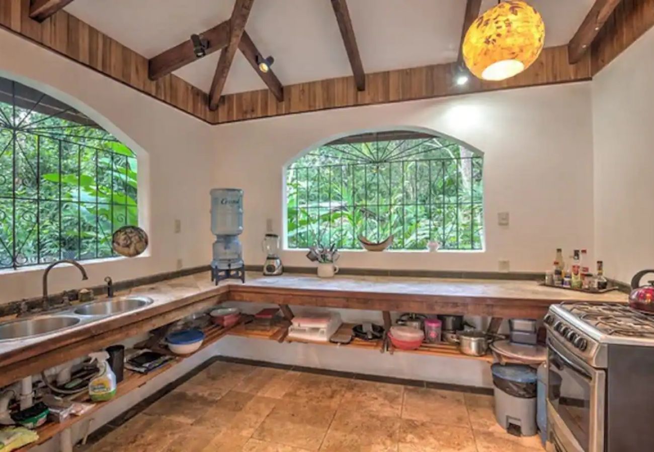 Casa en Playa Chiquita - Compass Rose
