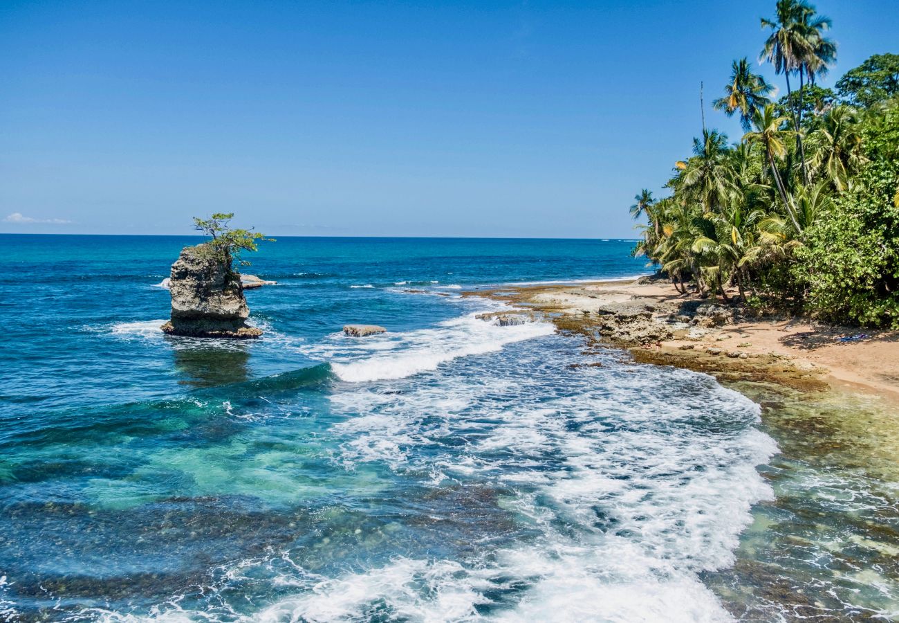 Casa en Playa Chiquita - Compass Rose Delux Beach House