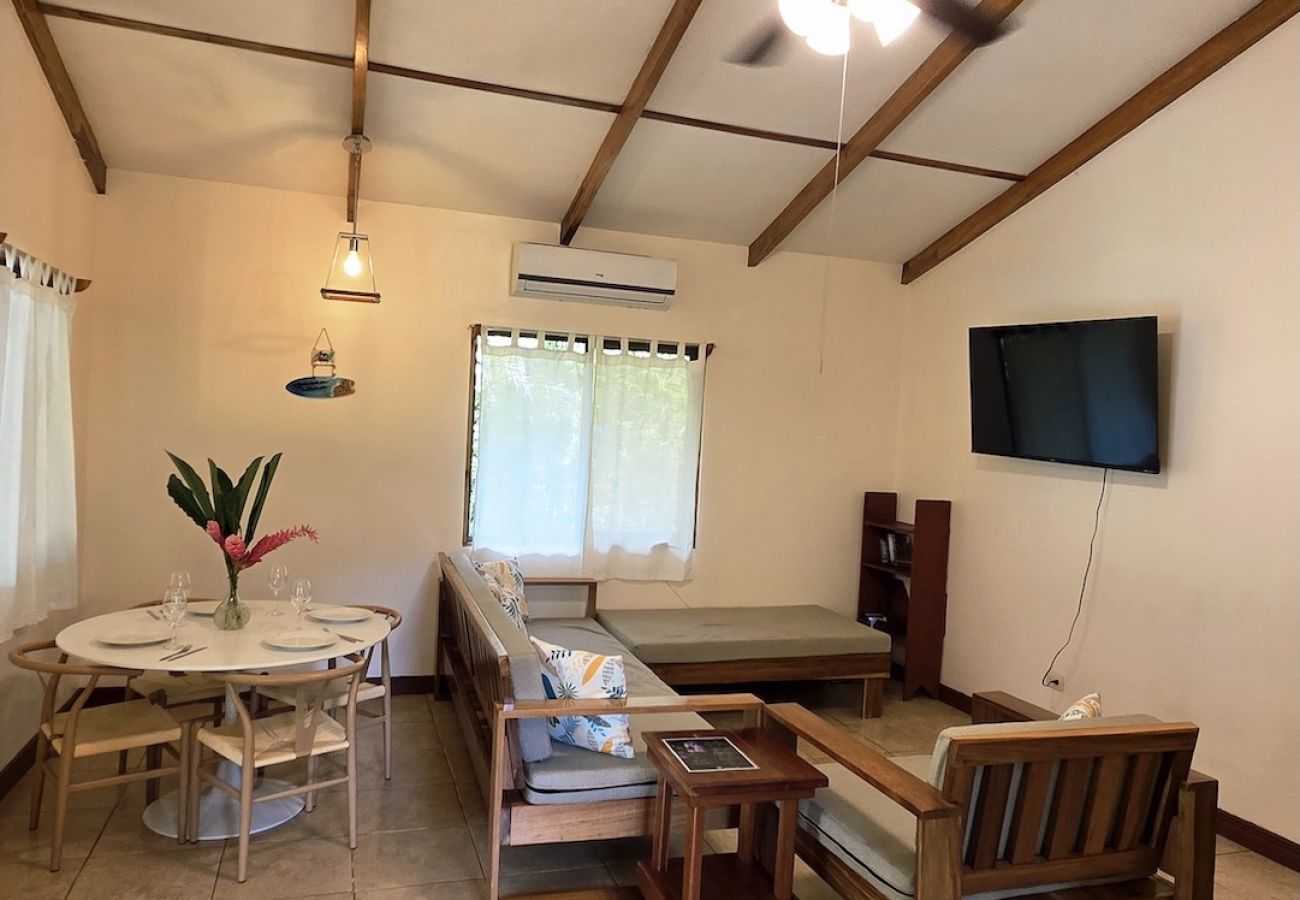 Casa en Cocles - Madu- Cozy House with AC steps to Cocles Beach