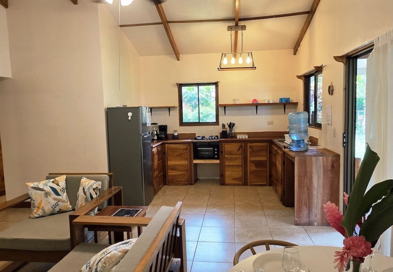 Casa en Cocles - Madu- Cozy House with AC steps to Cocles Beach