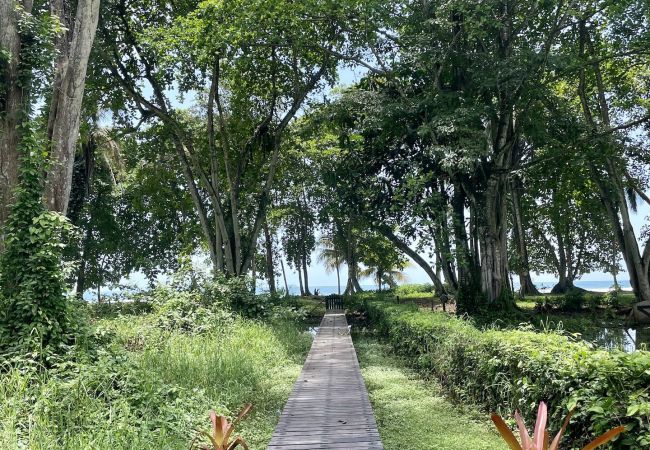 Bungalow in Playa Chiquita - Bungalow del Mar Bungalow in Playa Chiquita - Bungalow del Mar