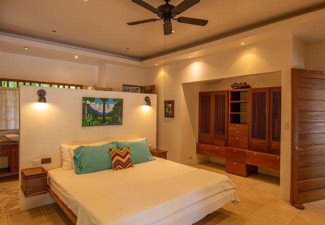 Ferienhaus in Playa Chiquita - Deluxe Pool Jungle Beach Haus - Casa Ambar Ferienhaus in Playa Chiquita - Deluxe Pool Jungle Beach Haus - Casa Ambar