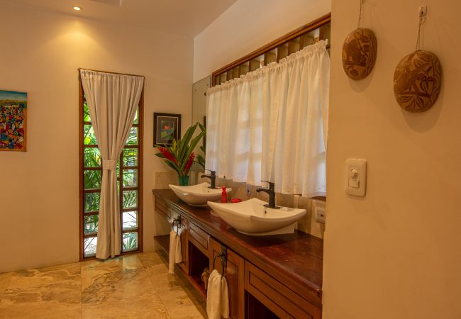Ferienhaus in Playa Chiquita - Deluxe Pool Jungle Beach Haus - Casa Ambar Ferienhaus in Playa Chiquita - Deluxe Pool Jungle Beach Haus - Casa Ambar