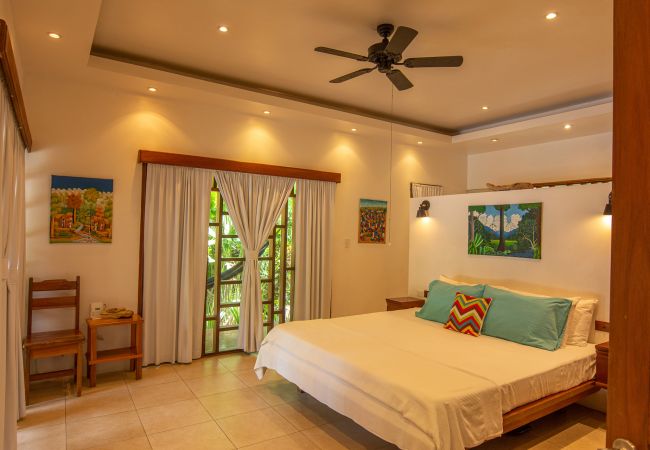 Ferienhaus in Playa Chiquita - Deluxe Pool Jungle Beach Haus - Casa Ambar Ferienhaus in Playa Chiquita - Deluxe Pool Jungle Beach Haus - Casa Ambar