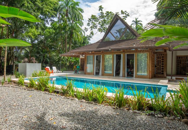 Ferienhaus in Playa Chiquita - Deluxe Pool Jungle Beach Haus - Casa Ambar Ferienhaus in Playa Chiquita - Deluxe Pool Jungle Beach Haus - Casa Ambar