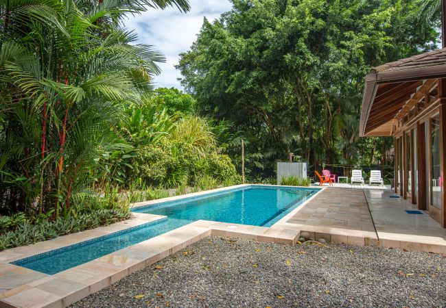 Ferienhaus in Playa Chiquita - Deluxe Pool Jungle Beach Haus - Casa Ambar Ferienhaus in Playa Chiquita - Deluxe Pool Jungle Beach Haus - Casa Ambar