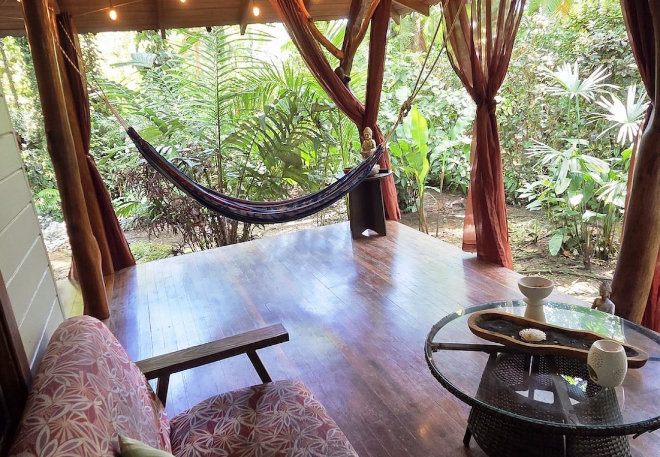 Maison à Playa Chiquita - Tin Roof- Romantic Jungle House with AC steps to Playa Chiquita
