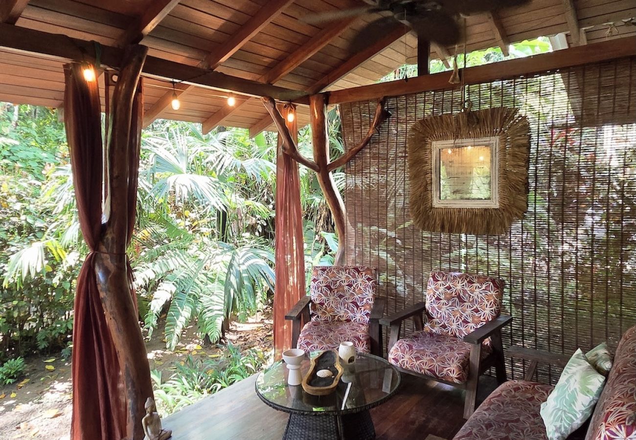 Maison à Playa Chiquita - Tin Roof- Romantic Jungle House with AC steps to Playa Chiquita