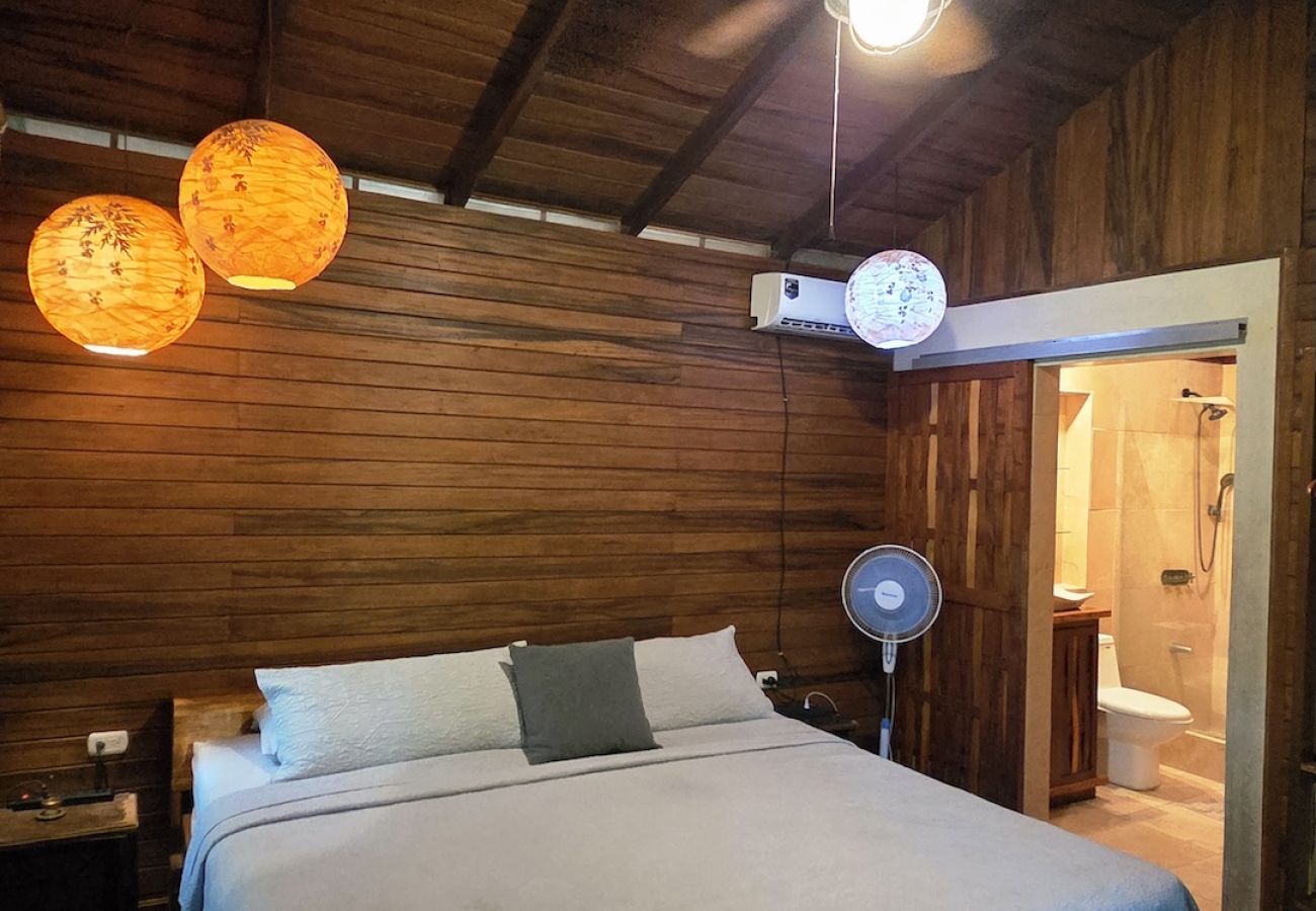 Maison à Playa Chiquita - Tin Roof- Romantic Jungle House with AC steps to Playa Chiquita