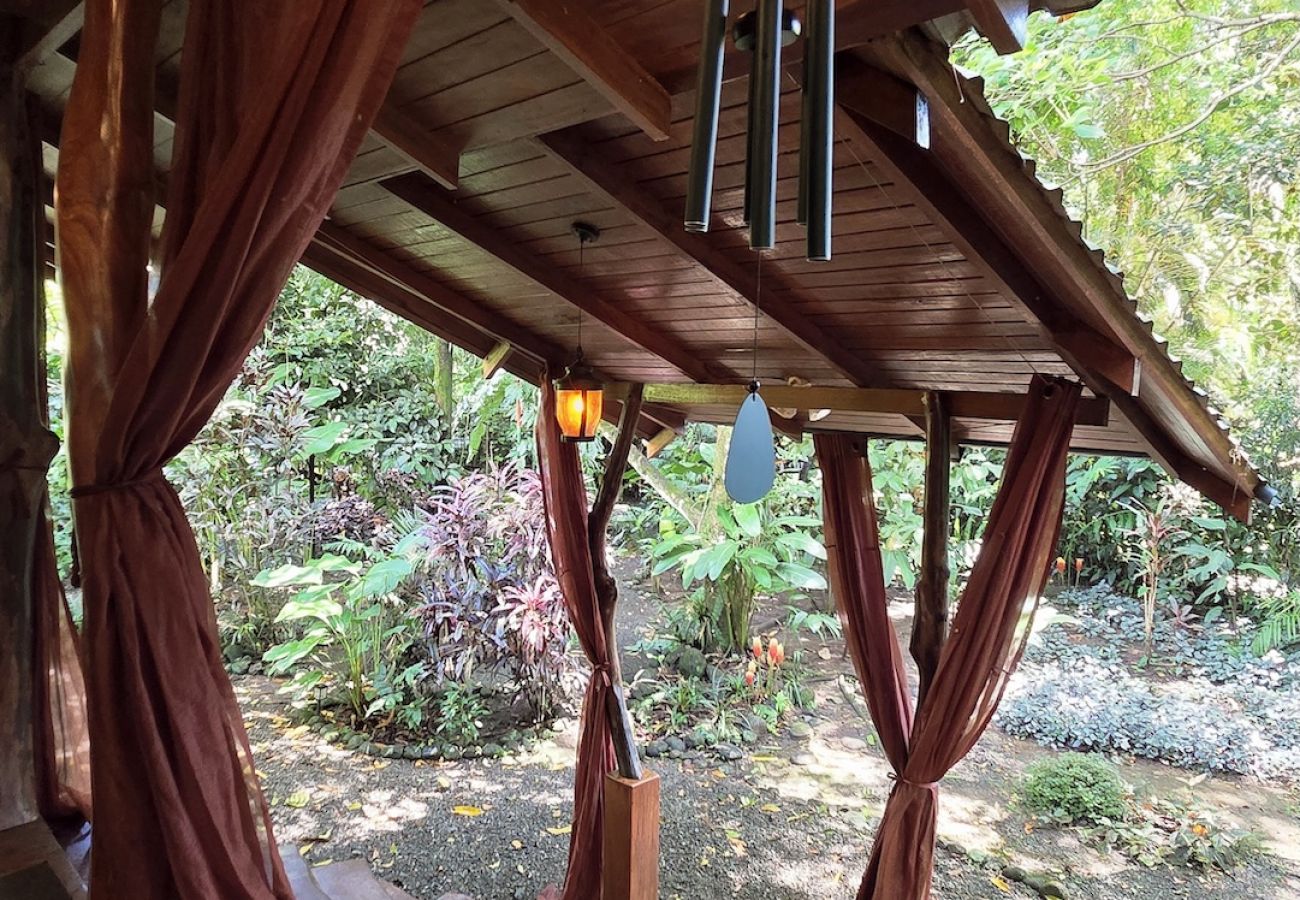 Maison à Playa Chiquita - Tin Roof- Romantic Jungle House with AC steps to Playa Chiquita