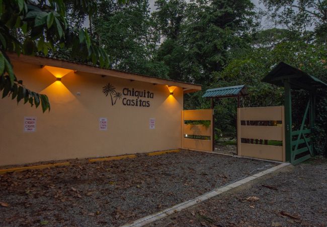 Bungalow à Playa Chiquita - Tucan Chiquita Beach Casitas  Bungalow à Playa Chiquita - Tucan Chiquita Beach Casitas