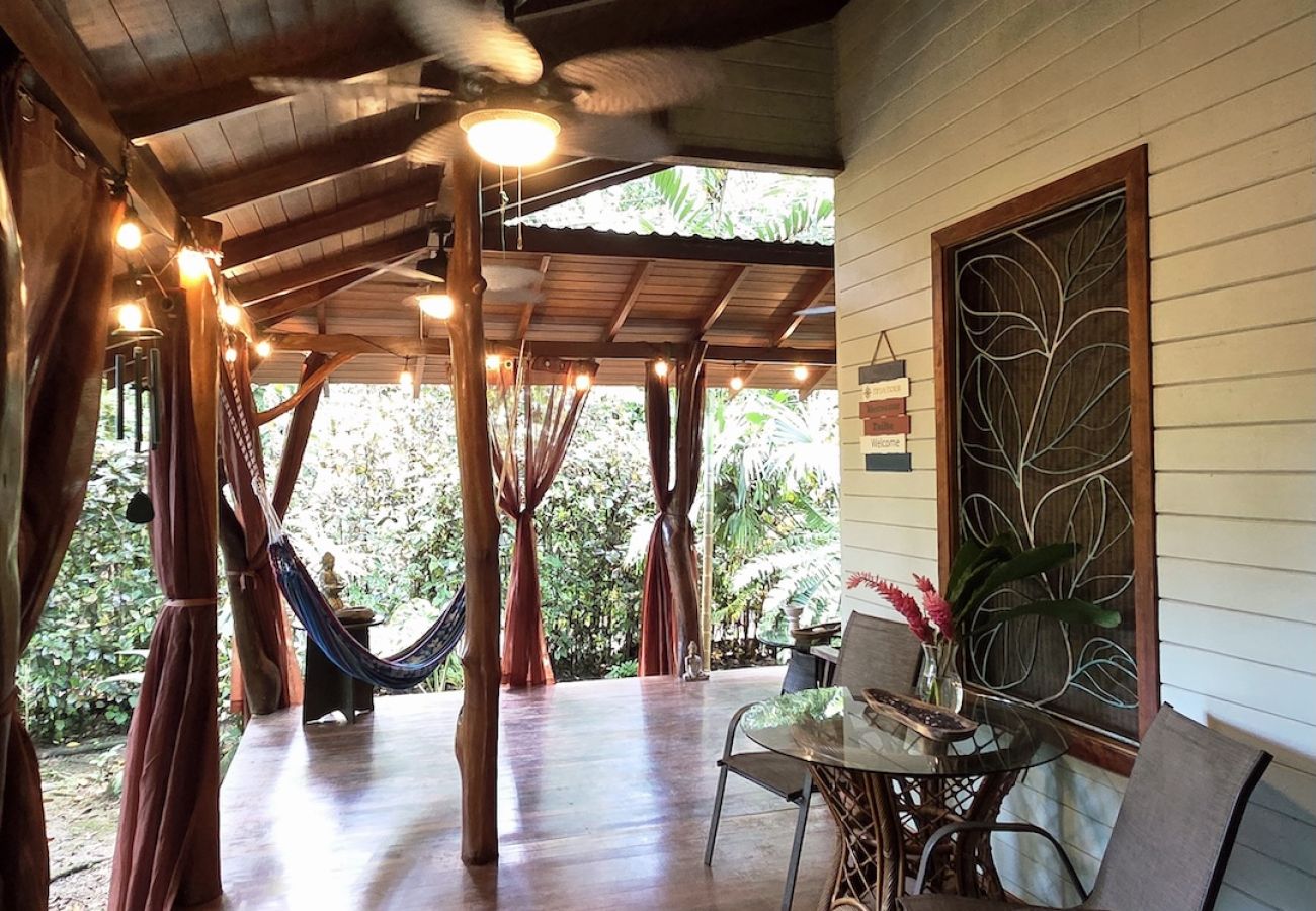 House in Playa Chiquita - Tin Roof- Romantic Jungle House with AC steps to Playa Chiquita