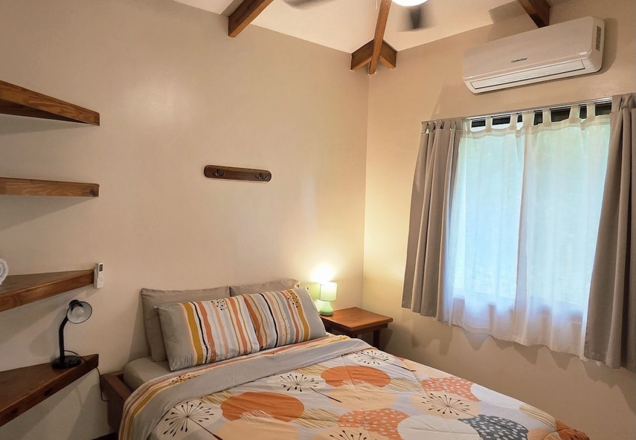 House in Cocles - Madu- Cozy House with AC steps to Cocles Beach