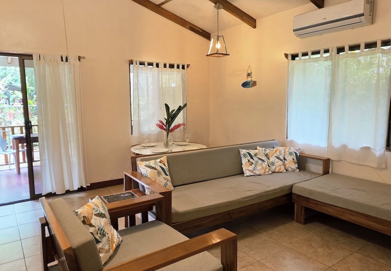 House in Cocles - Madu- Cozy House with AC steps to Cocles Beach